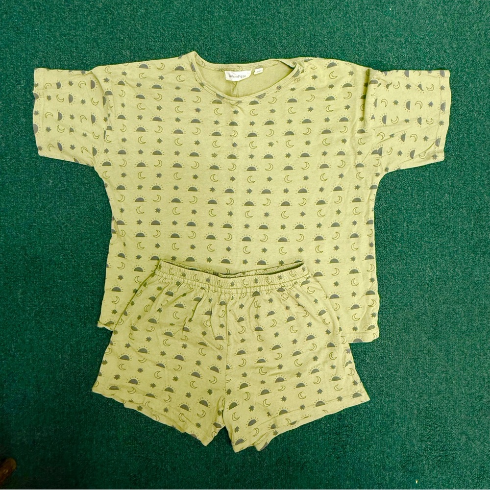 Indy and Pippa Green moon and sun Set with Elastic Waistband and Short Sleeves